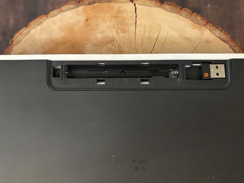 Logitech K780 Multi-Device Wireless Keyboard - Picture 7 of 8